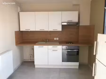 grand studio meublé rare et disponible de suite – serris bourg (carré d’art)