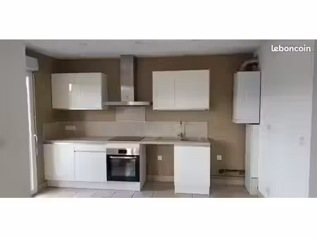 t3 de 69 m² avec climatisation et terrasse dans résidence fermée avec piscine