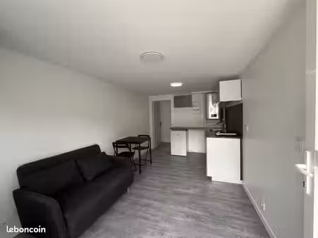 2 pièces - 23m² - 10min gare rer e et centre