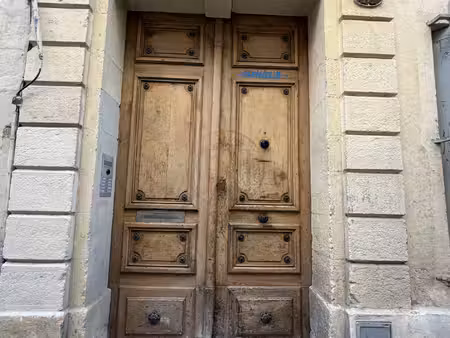 écusson  immeuble de caractère  une adresse à multiples pote