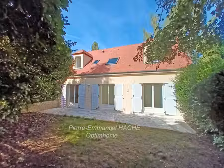 a proximite du lycee international de saint germain en laye  sur la commune de mareil marl