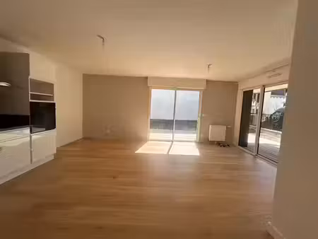 location appartement 3 pièces 65.56 m² à concarneau (29900)  825 €