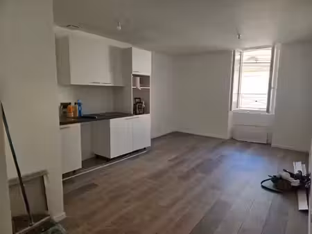 location appartement 2 pièces 49 m² à podensac (33720)  780 €