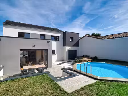 basse goulaine-maison 4 chambres avec piscine en centre ville