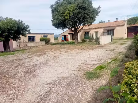 villa avec 2 logements plus nombreuses dépendances et garage