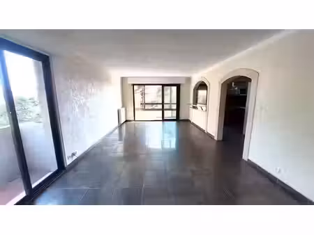 location appartement 4 pièces 84 m² à toulon (83000)  1 300 €
