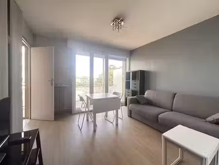 studio meublé - la varenne saint hilaire