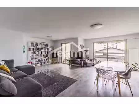 location appartement 6 pièces 137 m² à lyon 3ème (69003)  2 330 €