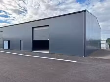 location bureaux et commerces à nesmy (85310) : à louer / 450m² nesmy
