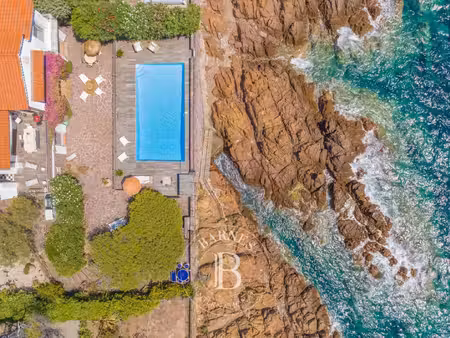 villa de luxe à vendre dans le quartier plateau notre dame sud-bord de mer-beaurivage