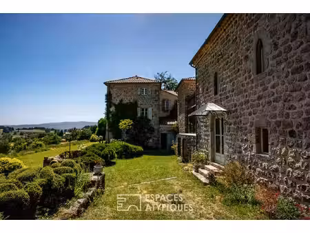 propriété historique avec salle de concert et vue panoramique sur l'ardèche
