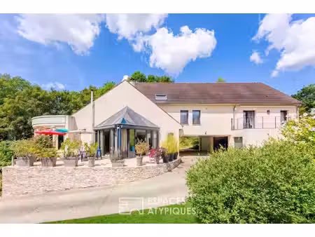 maison contemporaine aux volumes spectaculaires sous verrières à oinville-sur-montcient