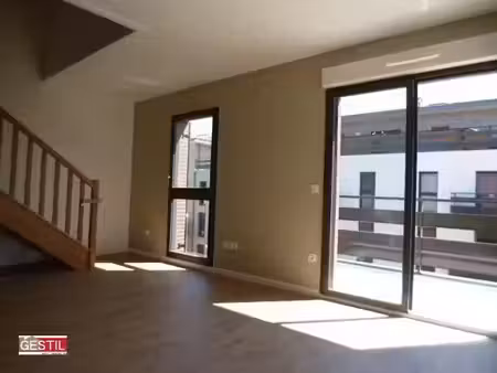 location appartement 4 pièces 87.4 m² à pontoise (95000)  1 415 €