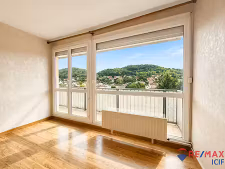 appartement t3 61 52 m2 avec balcon  cave et parking