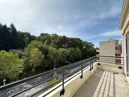 chaville - dernier étage avec terrasse et parkings