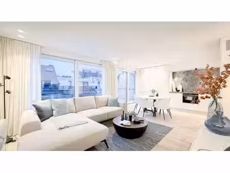 penthouse entièrement rénové avec 2 terrasses ensoleillées..