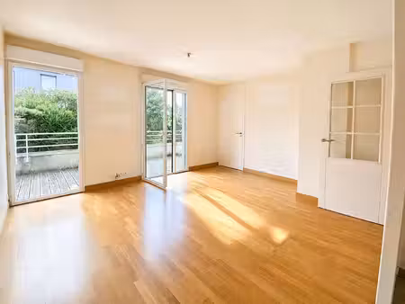 la baule ? t2 de 50m² avec grande terrasse ? gare et commerces à pied