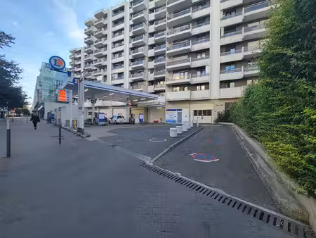 parking sécurisé et facile à se garer