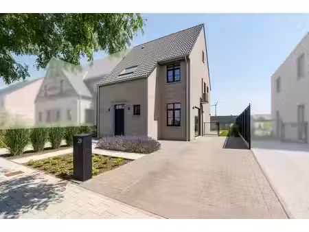 goed afgewerkte en energiezuinige half open bebouwing met...