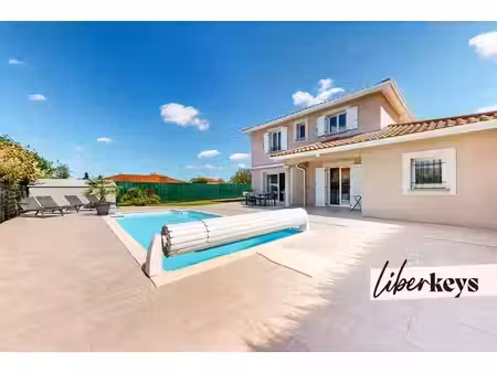 maison 132m² avec jardin et piscine - 4 chambres - saint-bonnet-de-mure