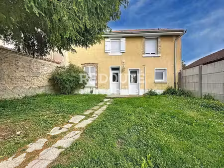 les mesneux- maison de type 5 avec jardin et garage