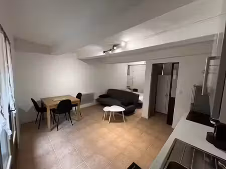 location meublée appartement 1 pièce 26.74 m² à mirabeau (84120)  475 €