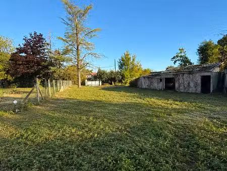 terrain constructible 556 m² – saint-georges-des-coteaux