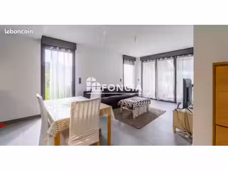 appartement 3 pièces avec terrasse et grand jardin de 220 m²