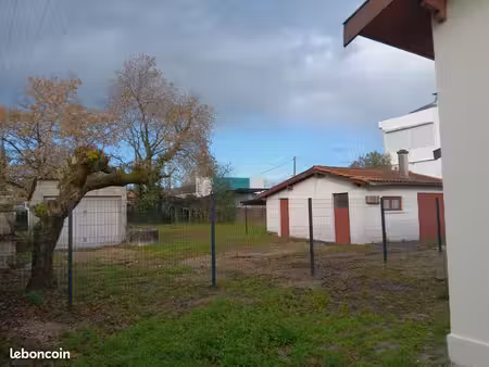 terrain de 711 m²