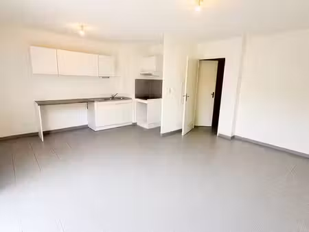 castanet-tolosan – appartement t3 de 66 m² avec balcon et 2 parkings
