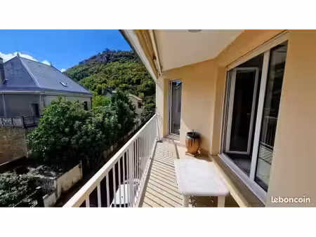t4 meublé de 90 m² + balcon 8 m²