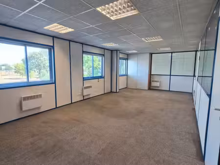 bureaux à louer 101 m² – pinsaguel – parking