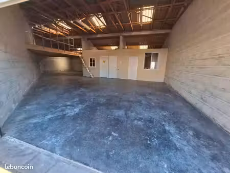 local artisanal / garage / dépôt