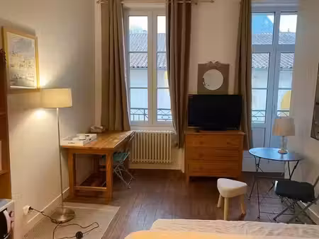 location meublée appartement 1 pièce 17 m² à la rochelle (17000)  600 €