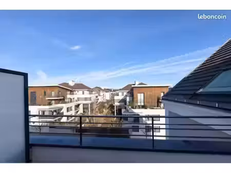 studio meublé avec balcon / bois rochefort