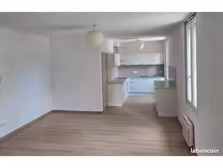 t4 90 m² – vue exceptionnelle sur le lac de saint-ferréol – 3 chambres