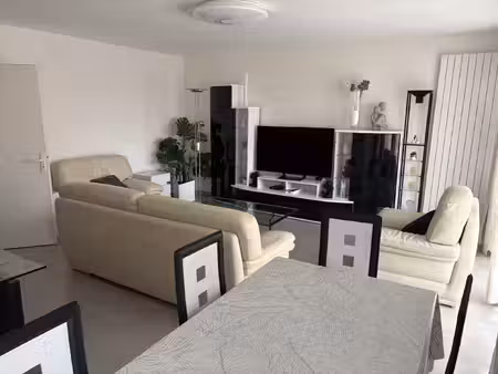 très proche de la fôret et du parc  très bel appartement de
