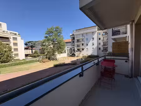 lyon 8? – rue antoine lumière – beau t3 de 69m² avec bal