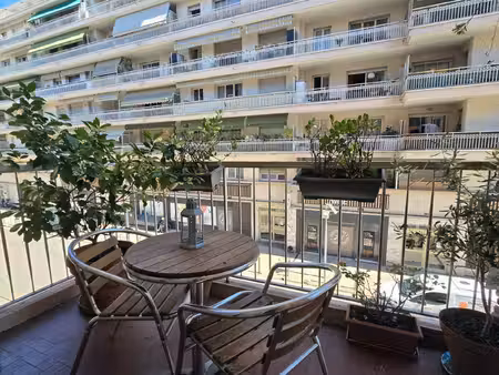 nice port appartement t3 69m² avec balcon