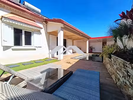 villa meublée f6 avec piscine et vue océan à la rivière