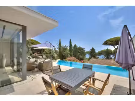 villa de prestige — à 50 mètres de la plage