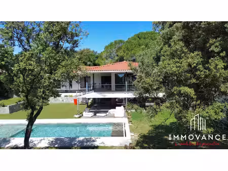 villa contemporaine 301m² sur 3065m² de parcelle