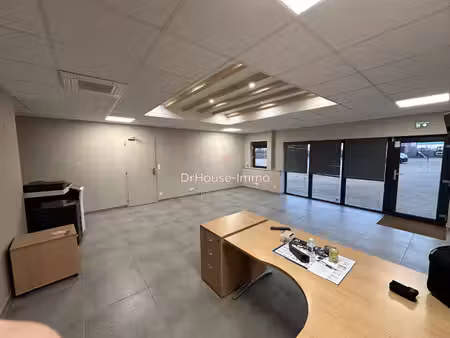 hangar avec bureaux   récent de 2021   367 m² utiles   2100 m² de parking  disponible   to