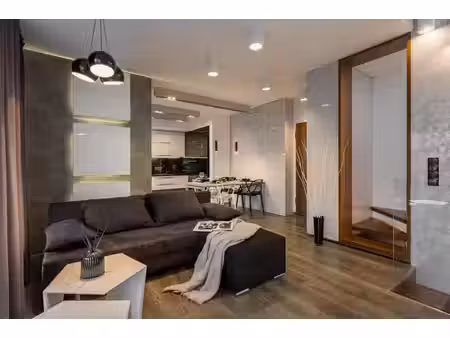 *charmant 3 pièces avec loggia face à la marina*