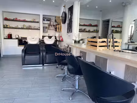 salon de coiffure avec un emplacement numero un