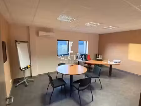 location locaux professionnels 1 pièce 14 m² à peyruis (04310)  432 €