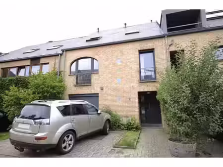 maison 4 chambres  idéalement située  dans un clos.