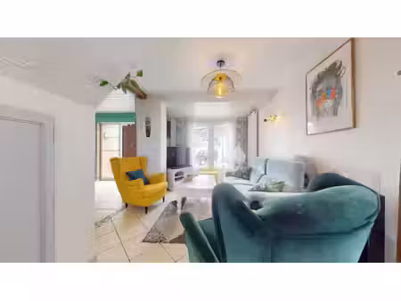 a vendre : maison 6 pièces avec cour et jardin ( à 20 mins de reims via l'autoroute a34)