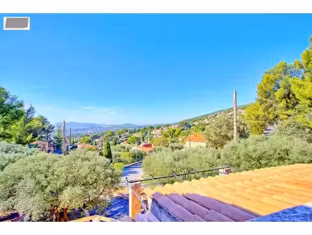 toulon dans le quartier du baou maison de 150m2 sur 1450m2 d