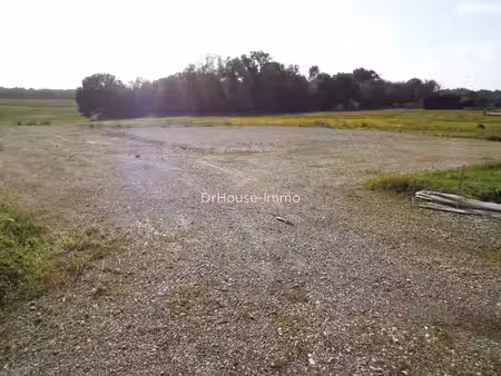 terrain constructible de 3000 m2 environ proche gémozac .